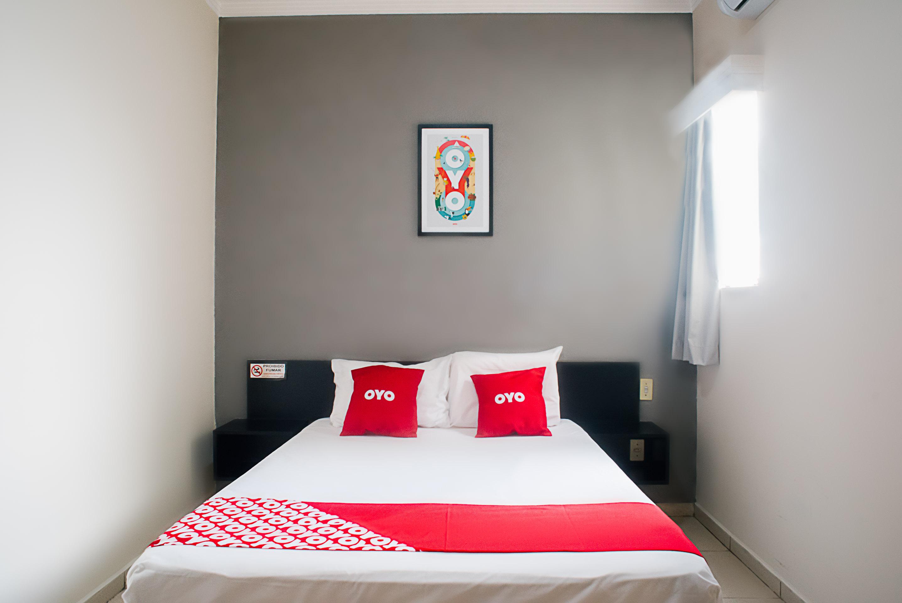 Oyo Cerrado Hotel, Campo Grande Кампо Гранде Екстериор снимка A room at OYO 151, a hotel in Jakarta, Indonesia